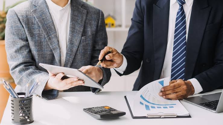 Important Factors to Consider Before Choosing a Professional Wealth Advisor