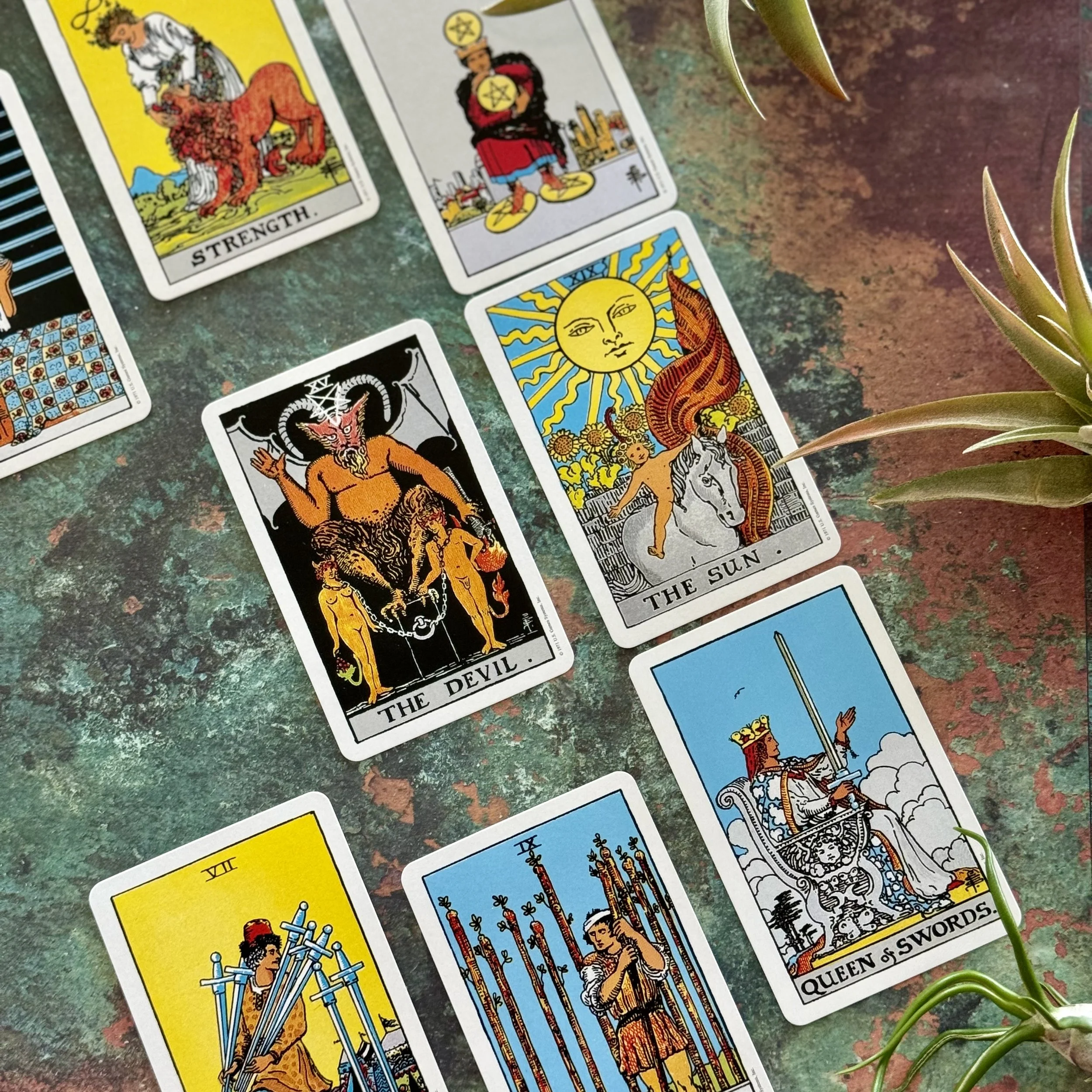 Cartas del Tarot: Descubre Sus Significados y Mensajes Ocultos